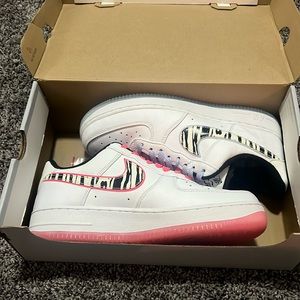 Men’s 8, women’s 9.5 Air Force one
